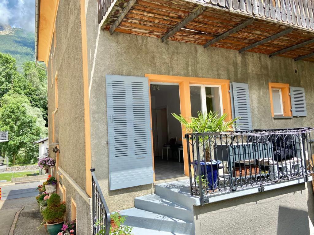 Bed and Breakfast Chasa Sassalbo à Poschiavo Extérieur photo